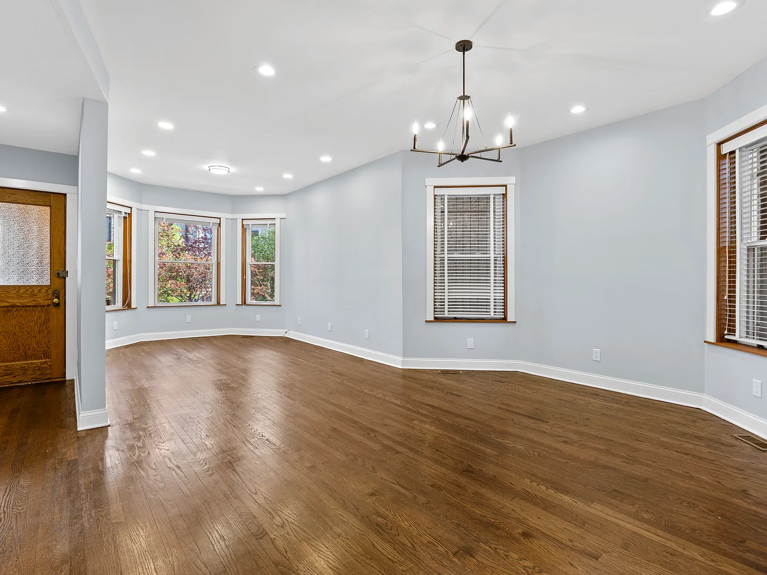 Newport Ave 915 W - 1 — Photo 4