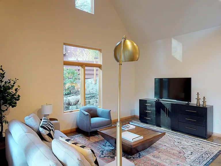 6540 Valley View Rd — Photo 3