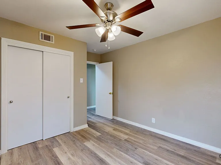 1901 White Ave — Photo 13