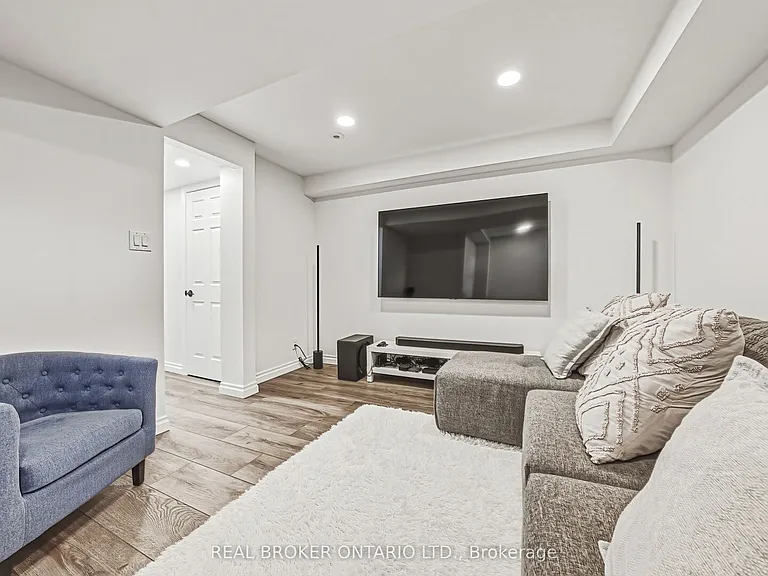 2259 Seton Cres — Photo 19