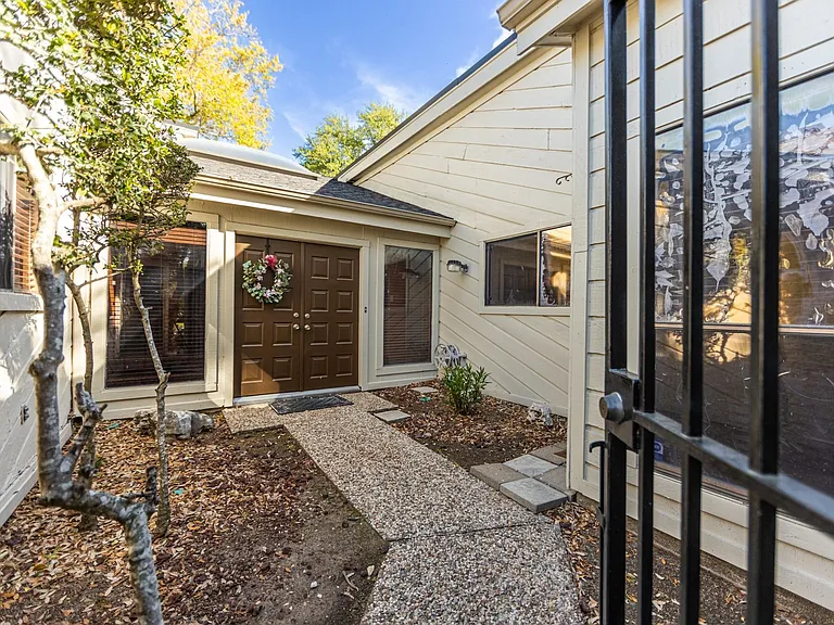 6030 Gallant Forest Dr — Photo 3