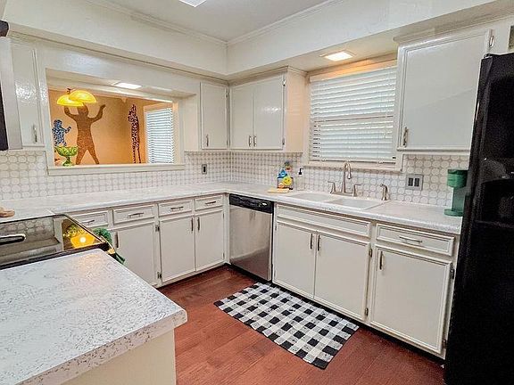 3rd image of 309 Helen Dr