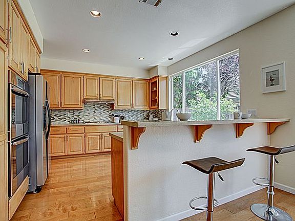 Updated Kitchen/BreakfastBar