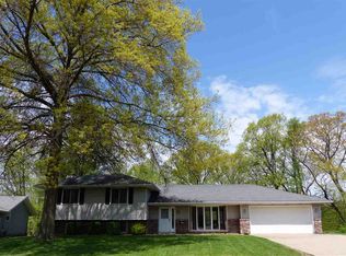 3021 W Wardcliffe Dr, Peoria, IL 61604