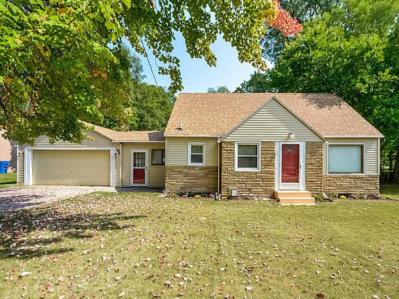 4th image of 3816 Ivy Dr NE
