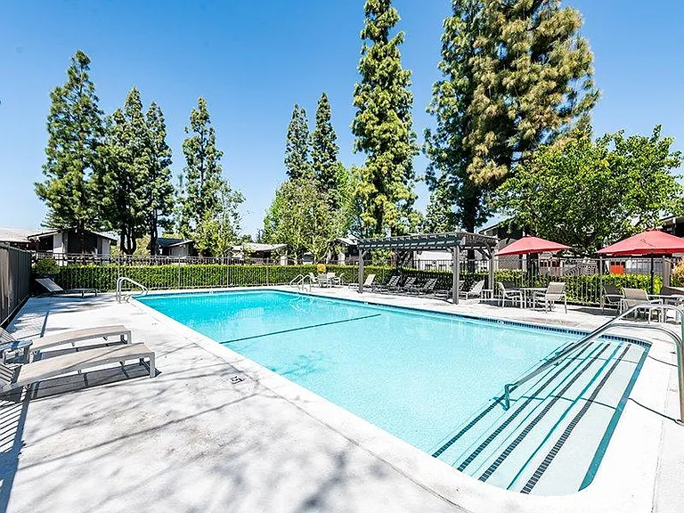 Portola Redlands — Photo 8