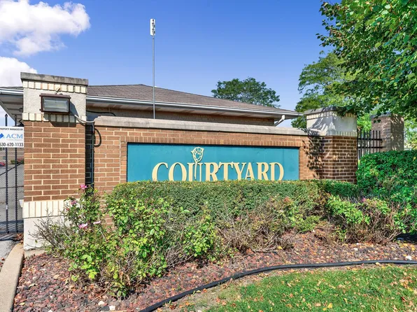 4222 W 77th St APT 304, Chicago, IL 60652