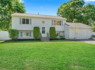 38 Bayonne Ave, Warwick, RI 02889