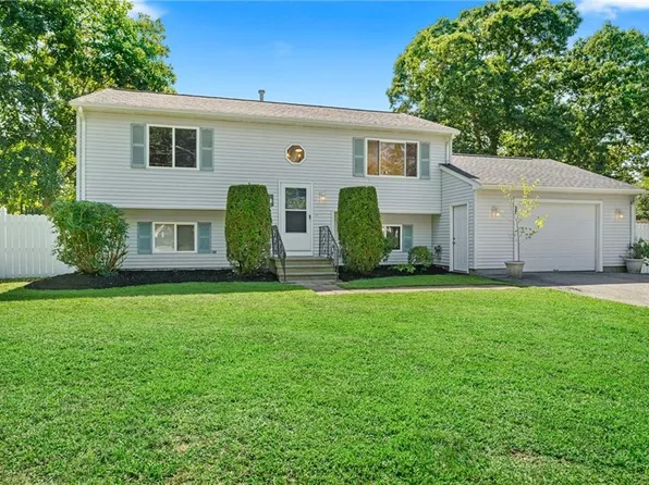 38 Bayonne Ave, Warwick, RI 02889