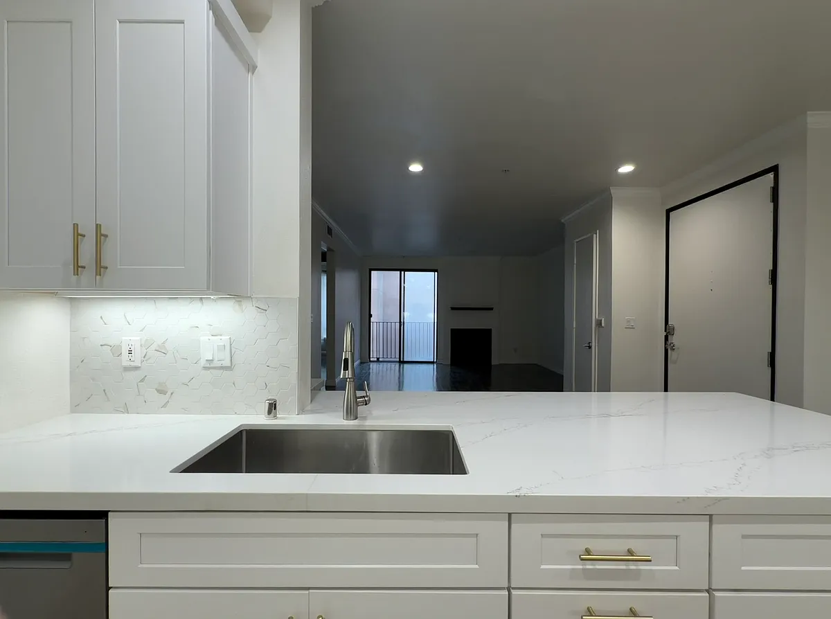 Building Photo - 625 S Berendo St #413