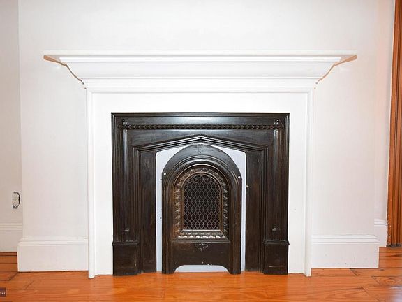 2nd image of 424 Henry St APT 2
