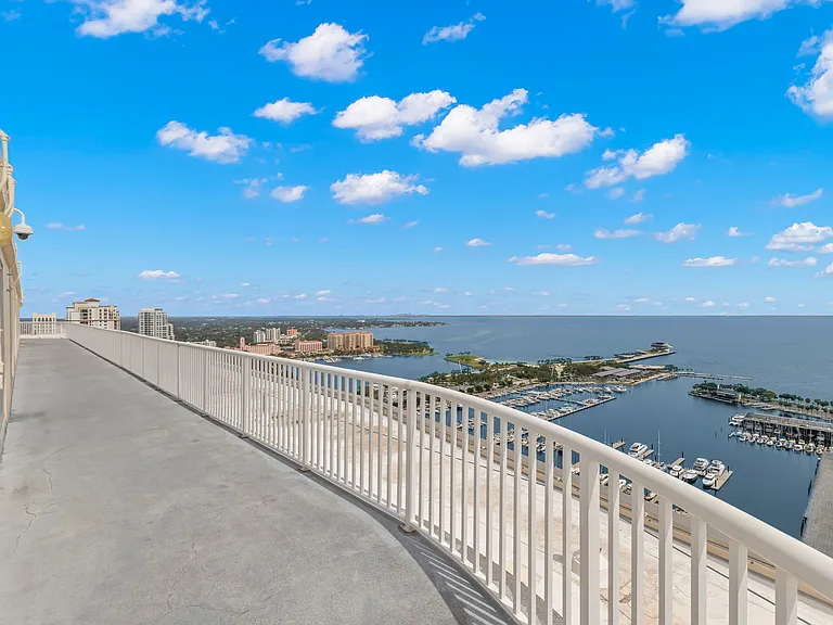 1 Beach Dr SE #2109 — Photo 23