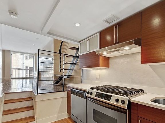 3rd image of 184 Thompson St APT 5G