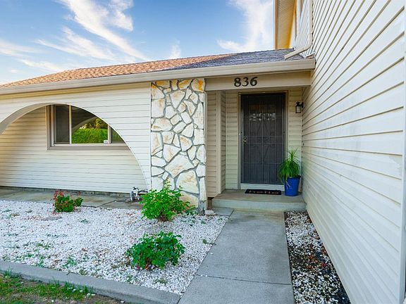 5th image of 836 Briarwood Court