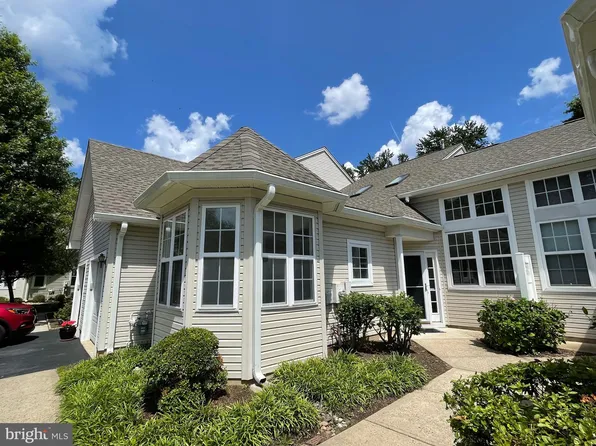 20 Winterberry Ter, Hamilton, NJ 08690