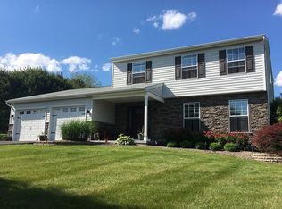 20 Herr Ln, Mohnton, PA 19540