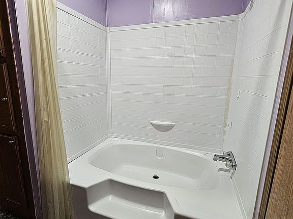 5th image of 36 Lakeshore Dr