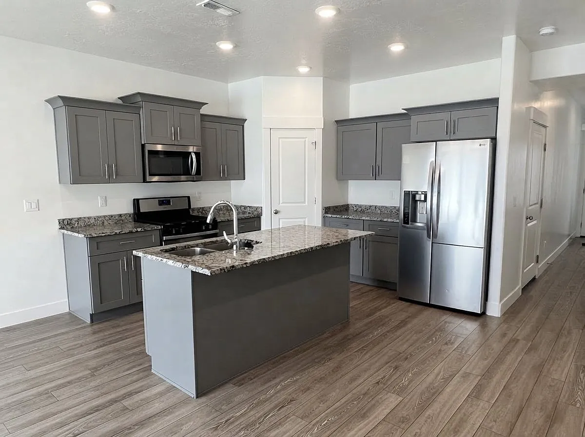 Townhouse — Photo 1
