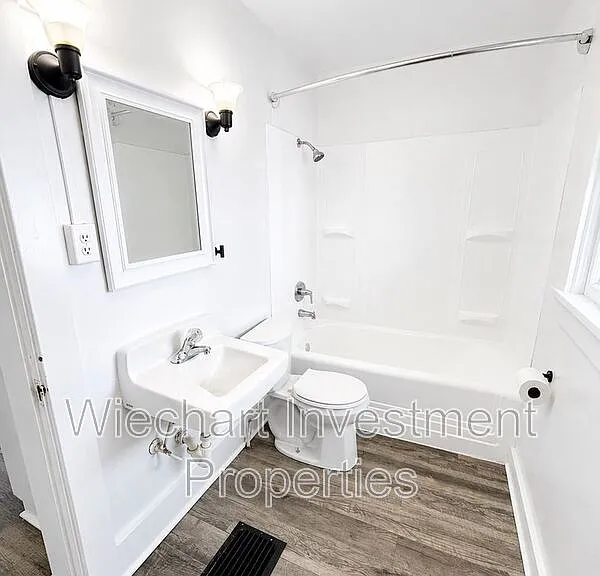 654 S Dana Ave — Photo 9