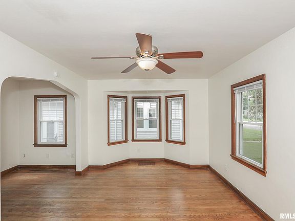 2nd image of 2709 Tremont Ave