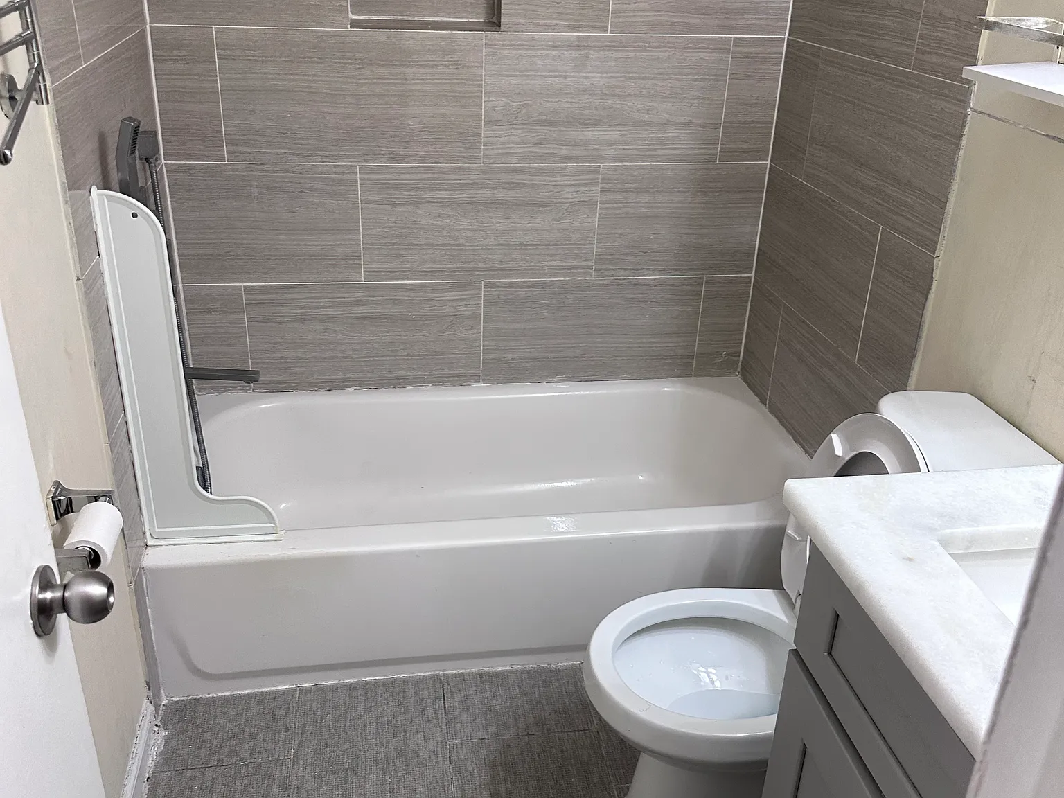 2 bed, 914 sqft, $2,049 — Photo 4