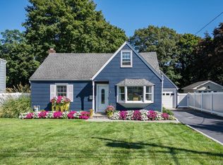 22 Crestfield Pl, Northport, NY 11768