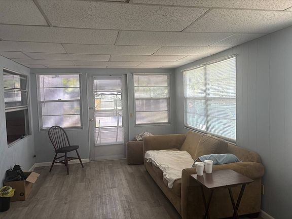 4th image of 6 Rose Ln