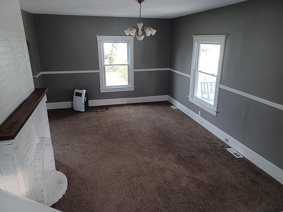 5th image of 214 Diamond St