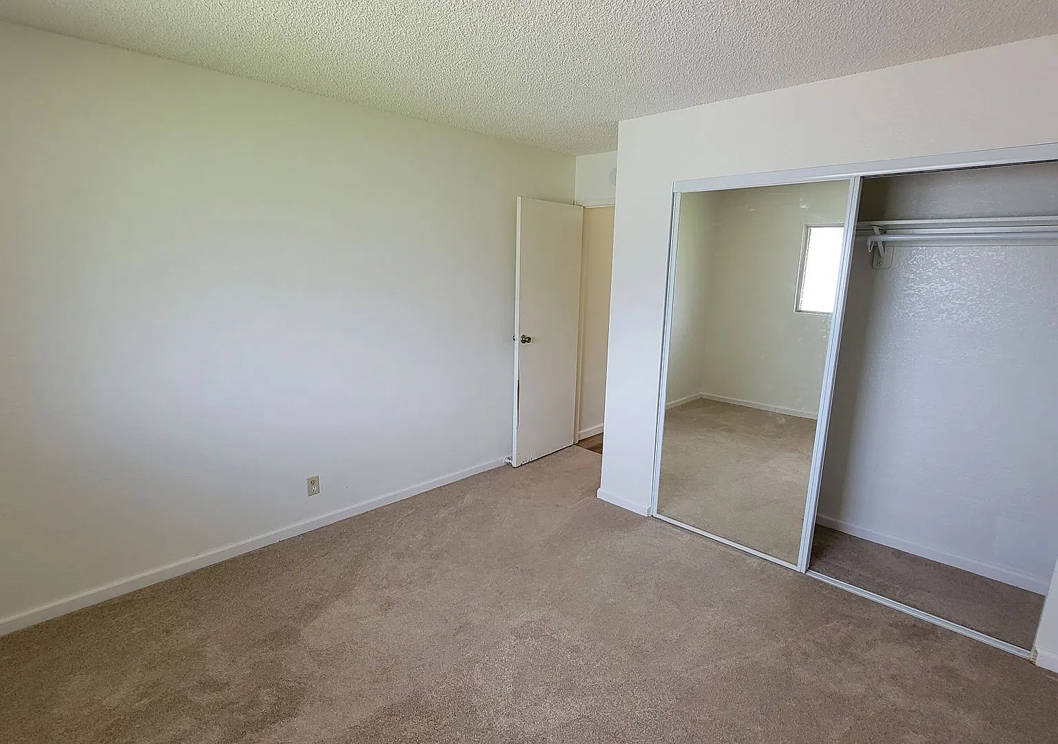 "Waiau Garden Court" 2 bedroom 1 bath Townhome with 1 parking — Photo 4