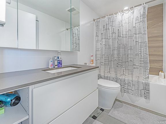 5th image of 13615 Fraser Hwy #1101