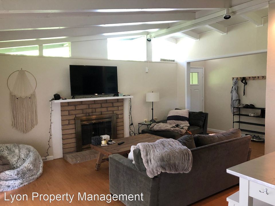 2nd image of 842 Oak Ave