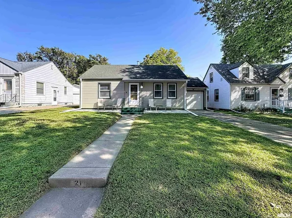 21 Blackhawk Hills Dr, Rock Island, IL 61201
