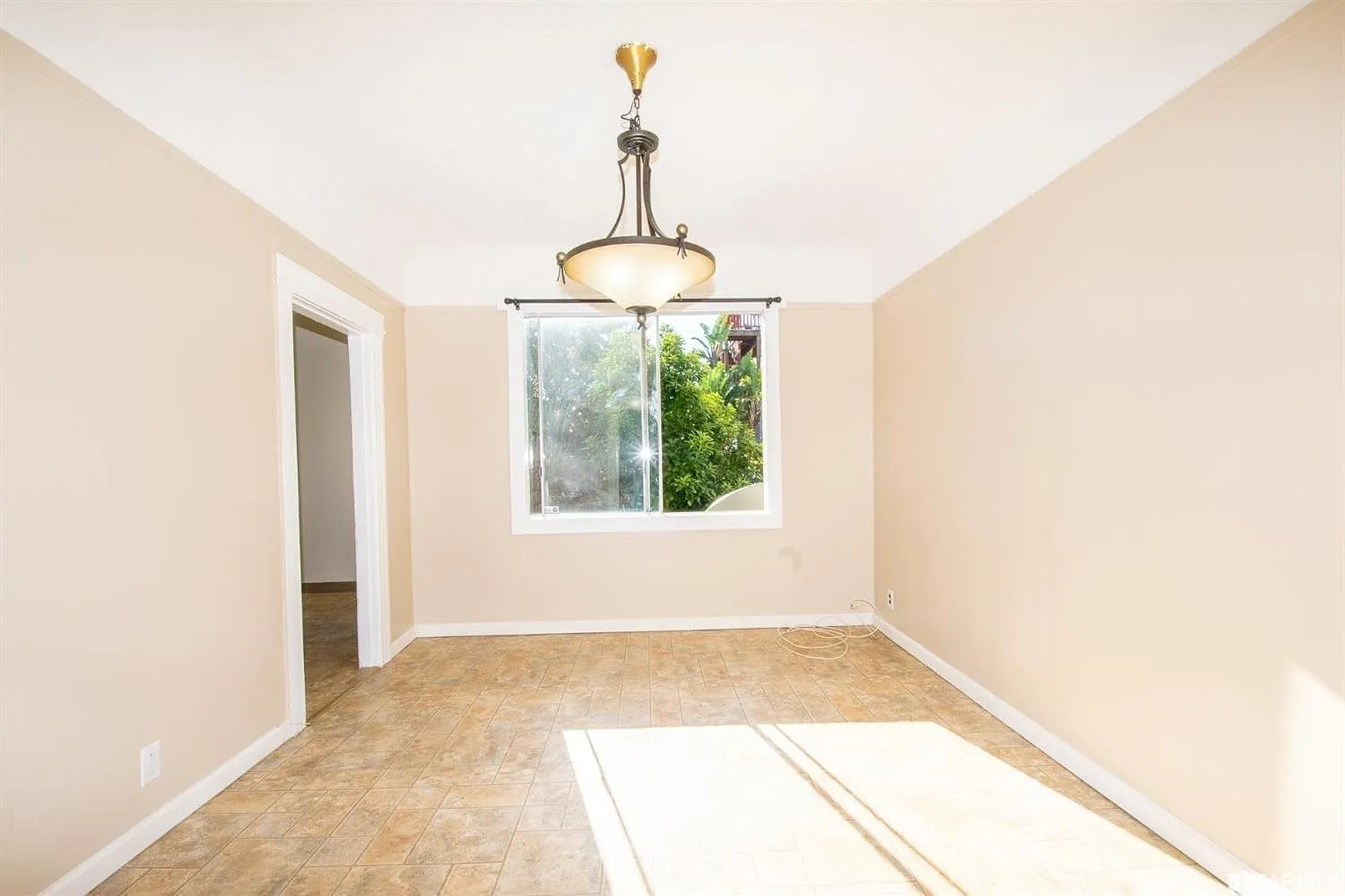 2 bed, 1.0 bath, 800 sqft, $4,100 — Photo 1