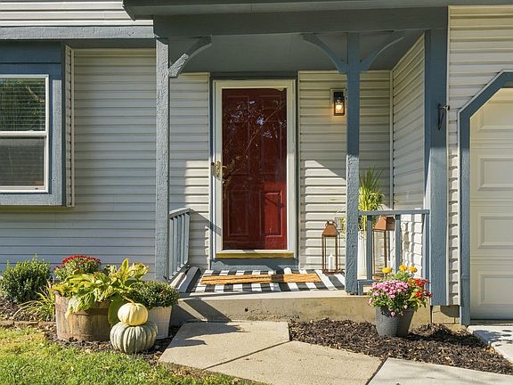 3rd image of 4999 Castlerea Ct
