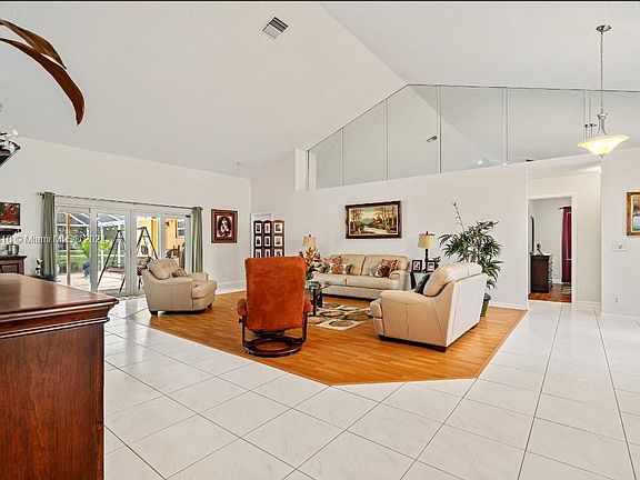 5th image of 1031 NW 162nd Ave