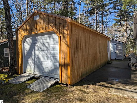 3rd image of 5150 E Michigan Ave