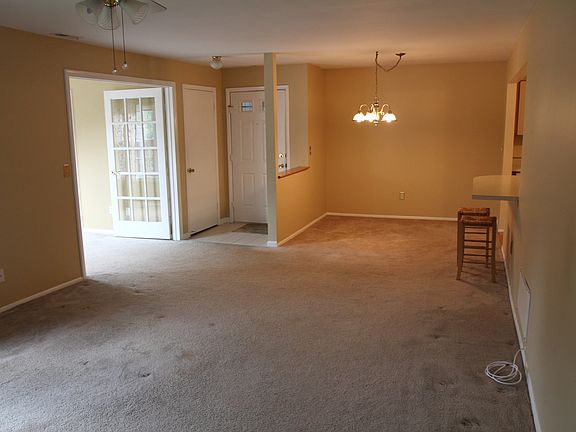 5th image of 720 Zlotkin Cir