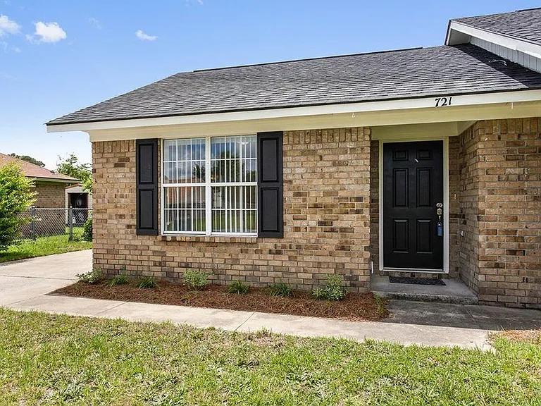 721 Cindy Ln — Photo 4