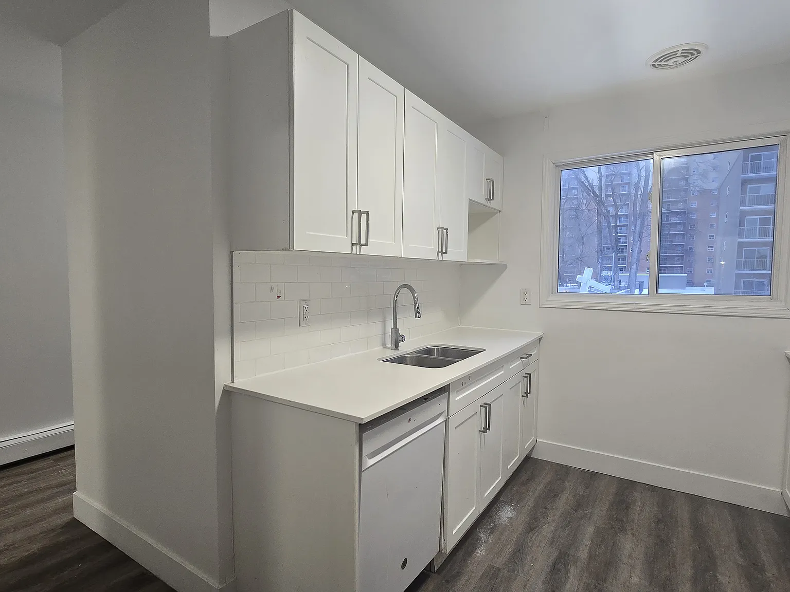 3 bed, $1,980 — Photo 2