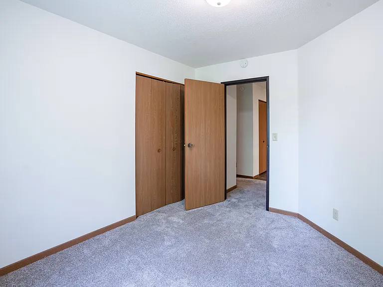 Grand Forks, ND Columbia West Apartments | 21C | Bedroom