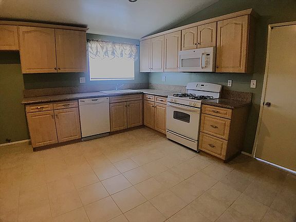 5th image of 391 Galsworthy St