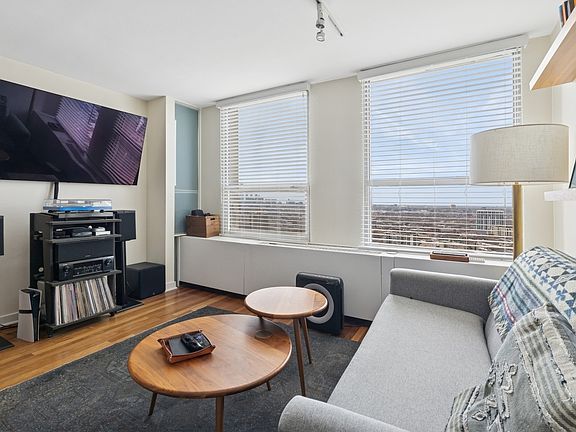 3rd image of 2626 N Lakeview Ave APT 2910