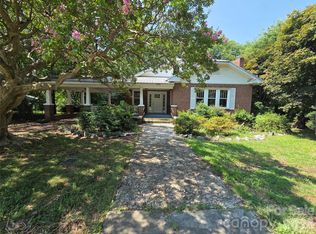 305 W 12th St, Kannapolis, NC 28081