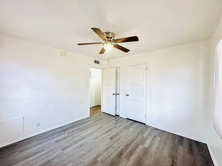 1 Bedroom Cottage Style Homes! — Photo 15