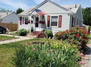 40 Lark Ave, Cranston, RI 02920