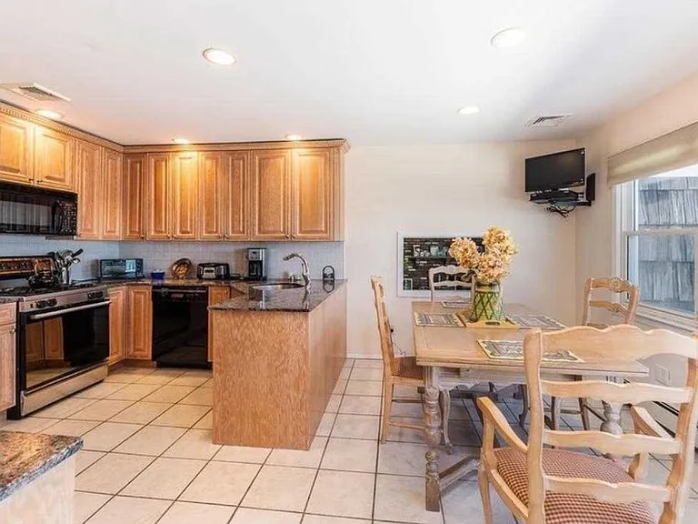 215 Scott Dr — Photo 11