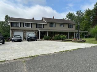 170 Timberidge Dr, Russell, MA 01071