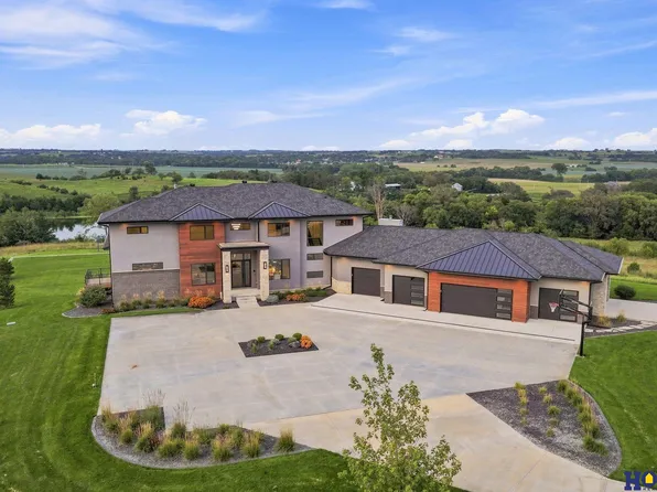 2880 County Road A, Valparaiso, NE 68065