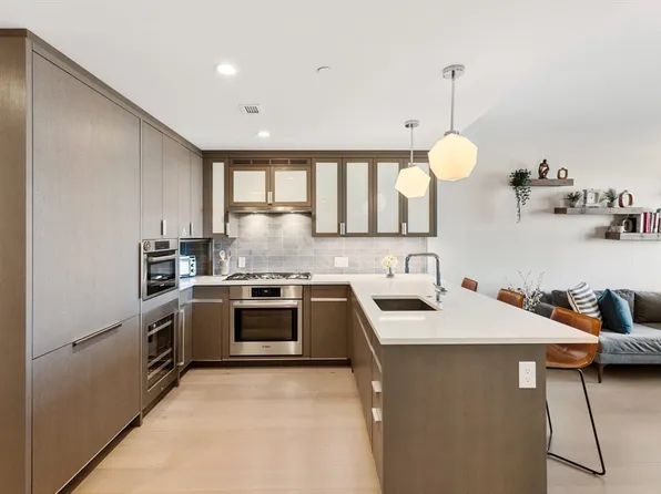 100 Lovejoy Wharf Unit 9F, Boston, MA 02114