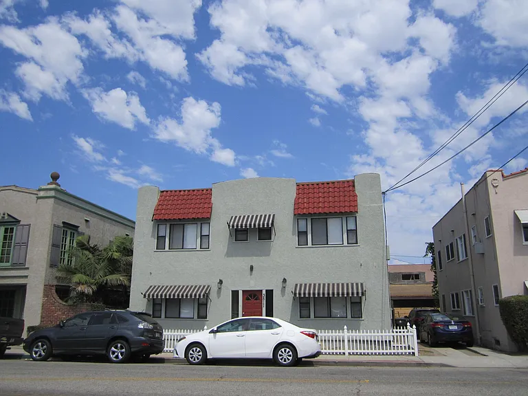 3811 E 4th St #3 — Photo 1